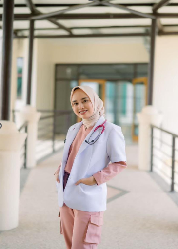 dr. Fakhira Arminda