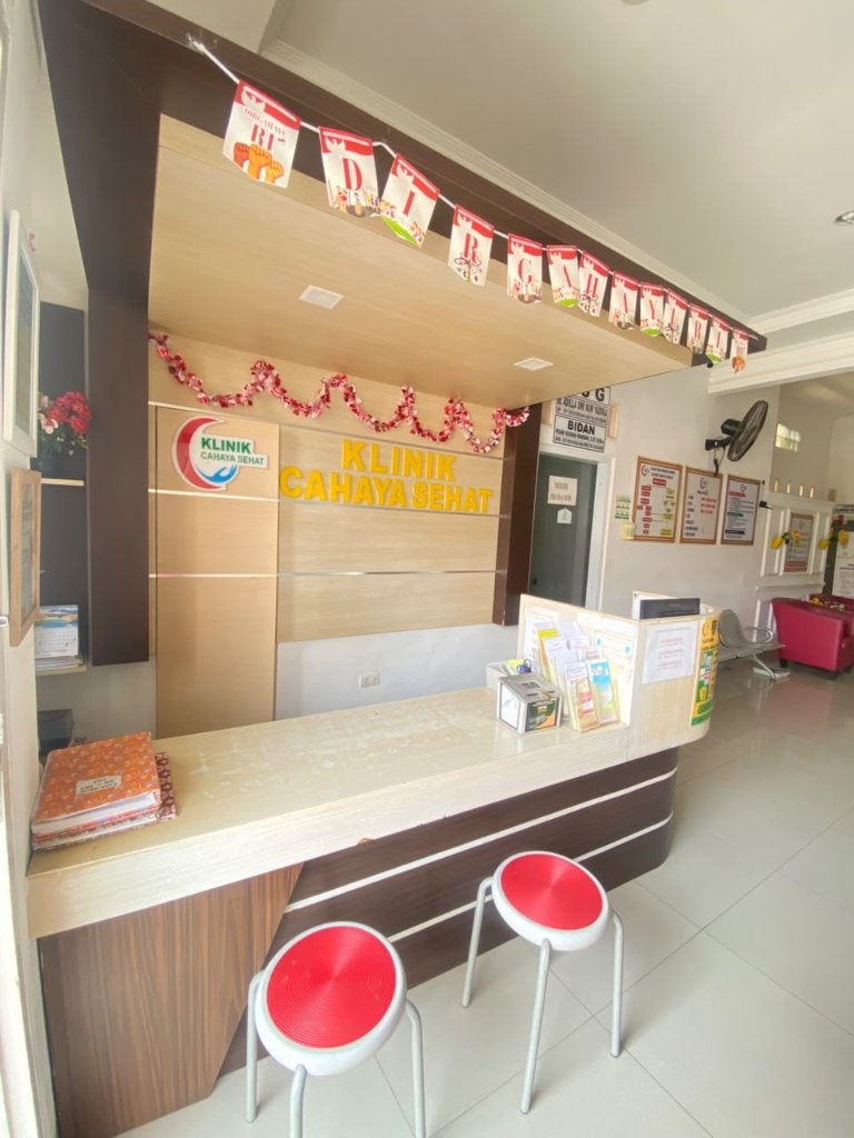 Resepsionis Klinik Cahaya Sehat